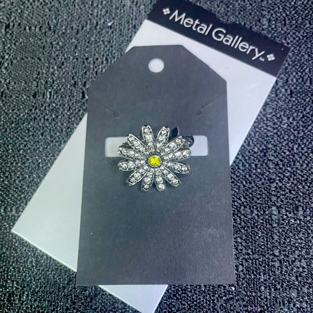 Rhinestone Daisy Flower Brooch Pin Accessory Clear Yellow Silver Floral Fun NEW